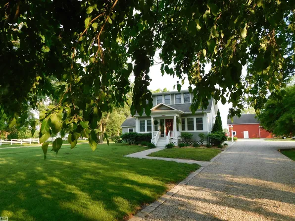 5011 Yankee Rd, Saint Clair, MI 48079