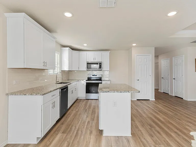 10121 Wyseby Rd — Photo 12
