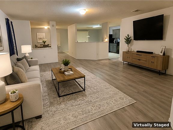 4th image of 305 Daisy Ln