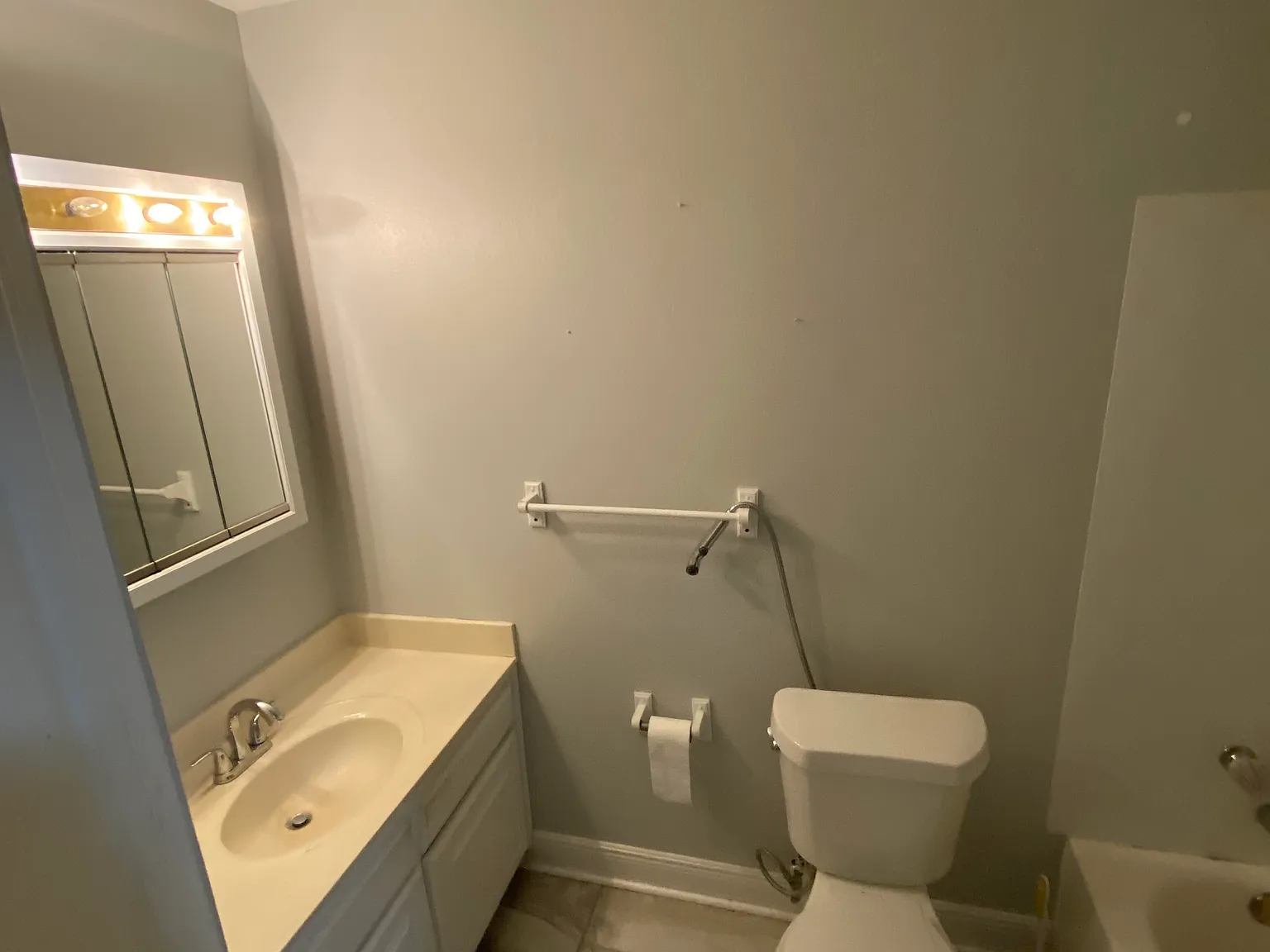 5 bed, 2238 sqft, $2,200 — Photo 3