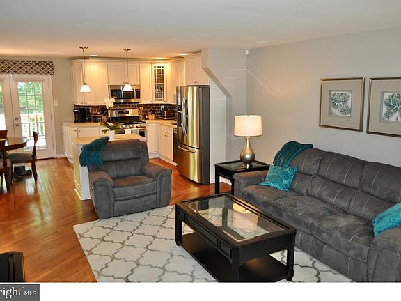 2nd image of 17 Rampart Dr
