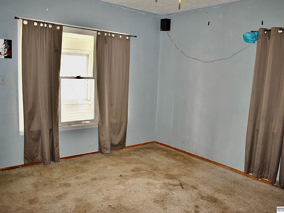 4th image of 1112 E Military Ave
