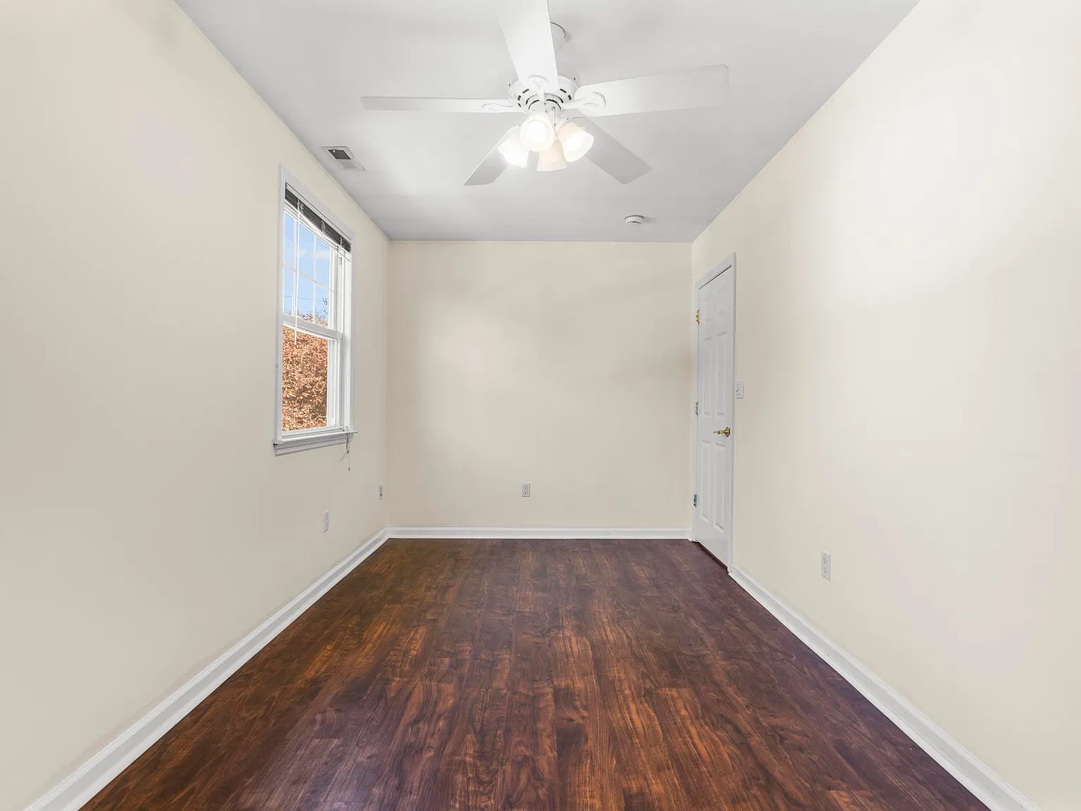 4 bed, 1.5 bath, 1216 sqft, $3,850 — Photo 4