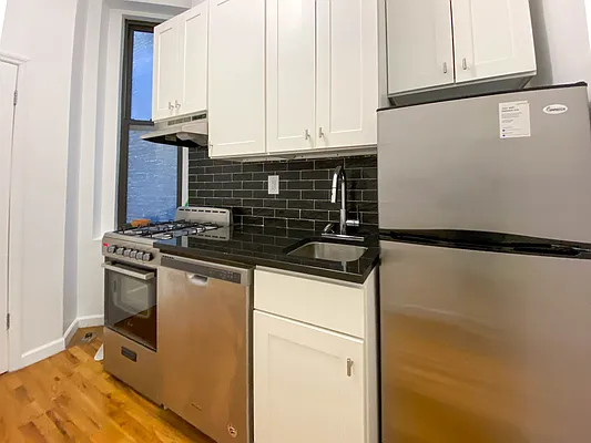 Rented by City Connections Realty | media 9