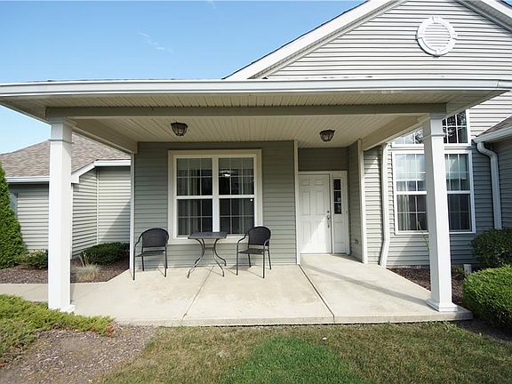 2nd image of 578 Hyannis Port Cir