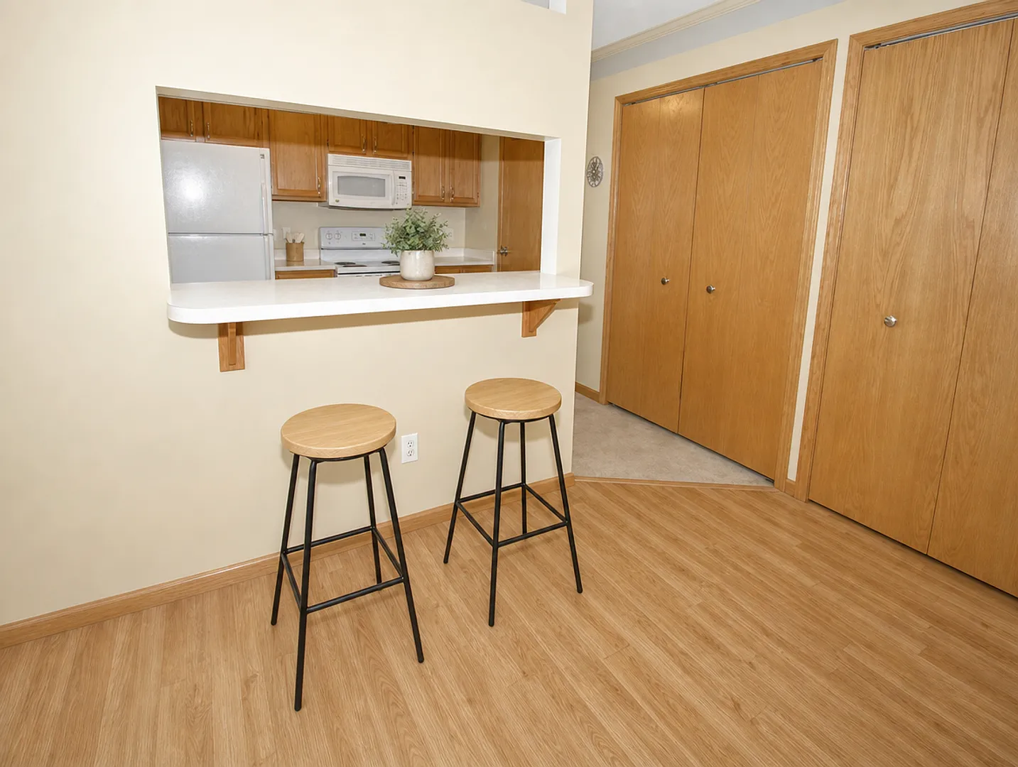 2-Bedroom 1.5-Bath Home in Burnsville | Comfortable Living in a Convenient Location for $1,799/mo... — Photo 4