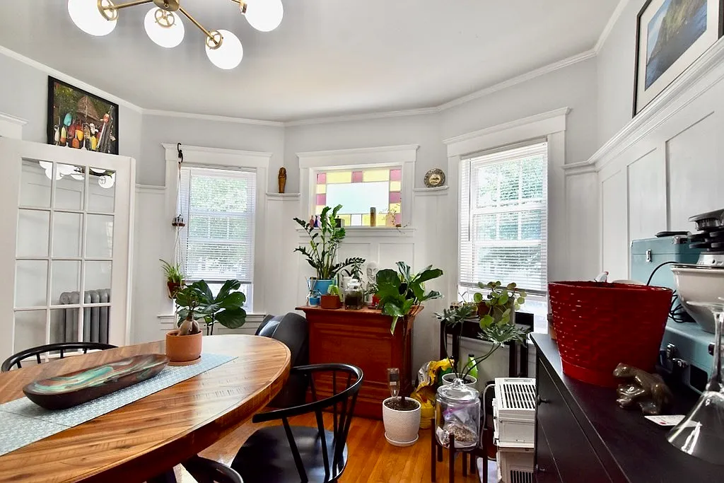 3 bed, 1.0 bath, 1400 sqft, $3,600 — Photo 4