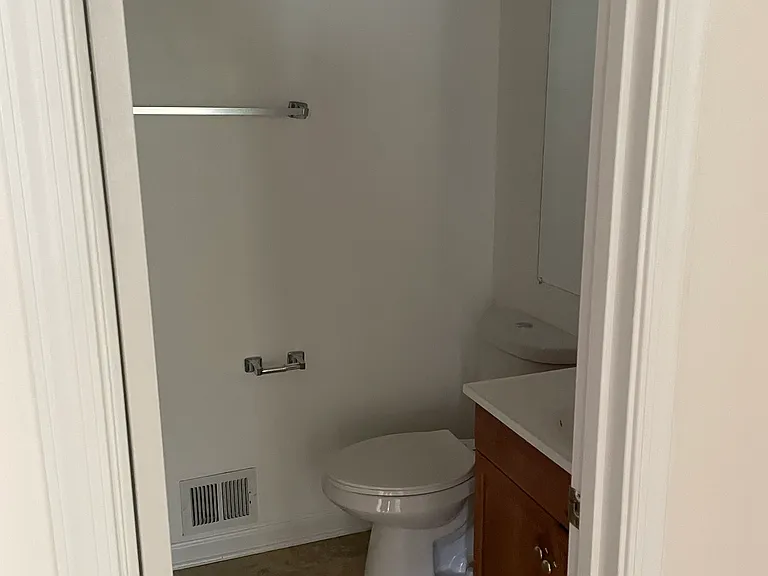 2nd floor full bathroom