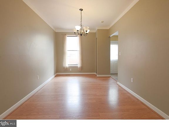 4th image of 1008 N Adams St