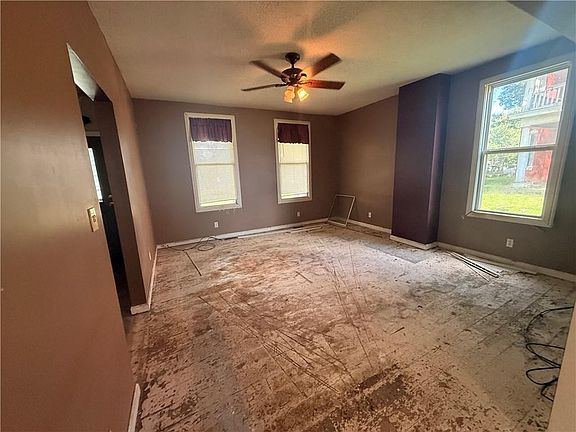 2nd image of 1917 Jones St