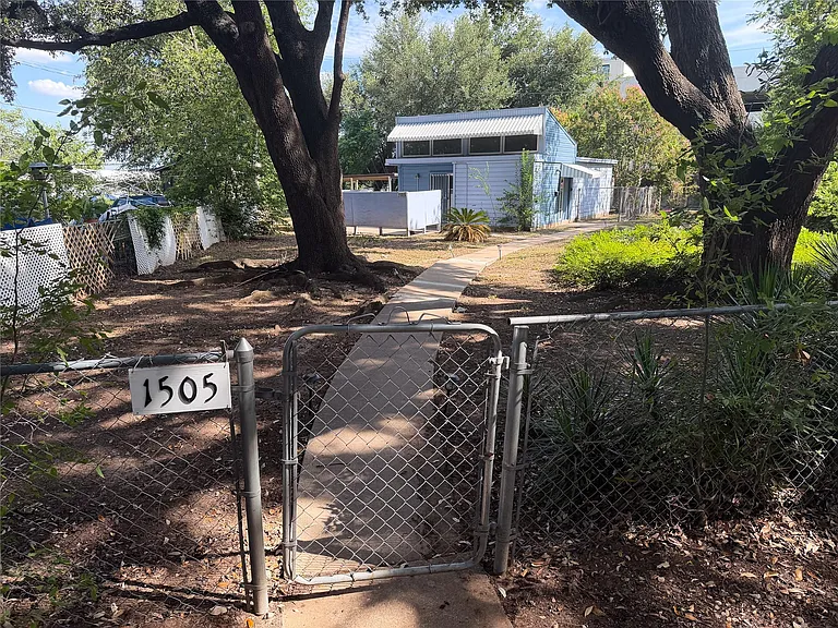 1505 Robert Weaver Ave — Photo 1