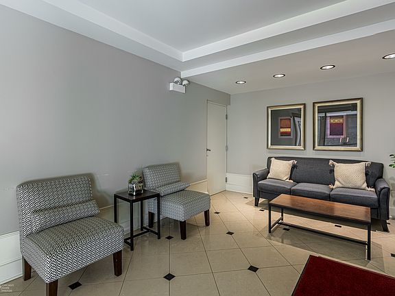 4th image of 1350 W Fullerton Ave APT 202