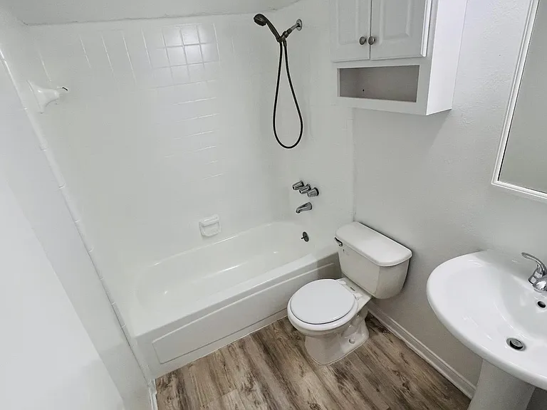 101 Chestnut Dr — Photo 10