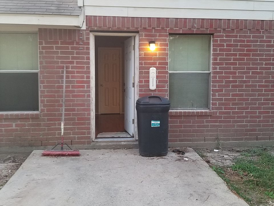 1st image of 18606 Atascocita Park Dr
