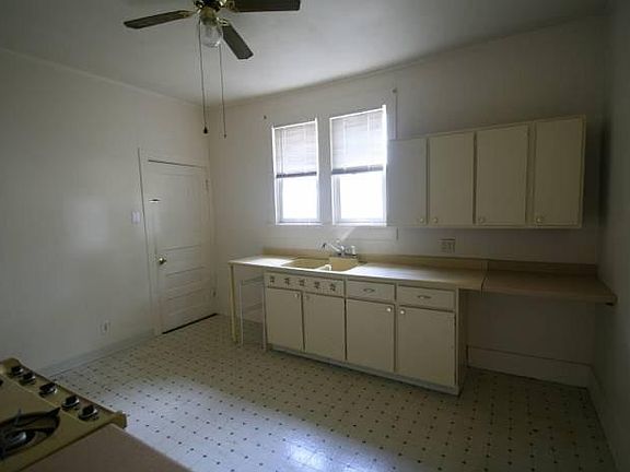 5th image of 905 N Wasson St