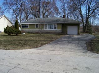 412 N Kent Rd, McHenry, IL 60051