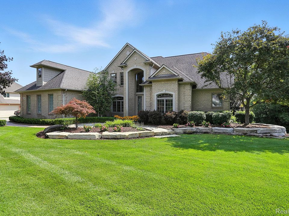 1st image of 815 Pinery Blvd