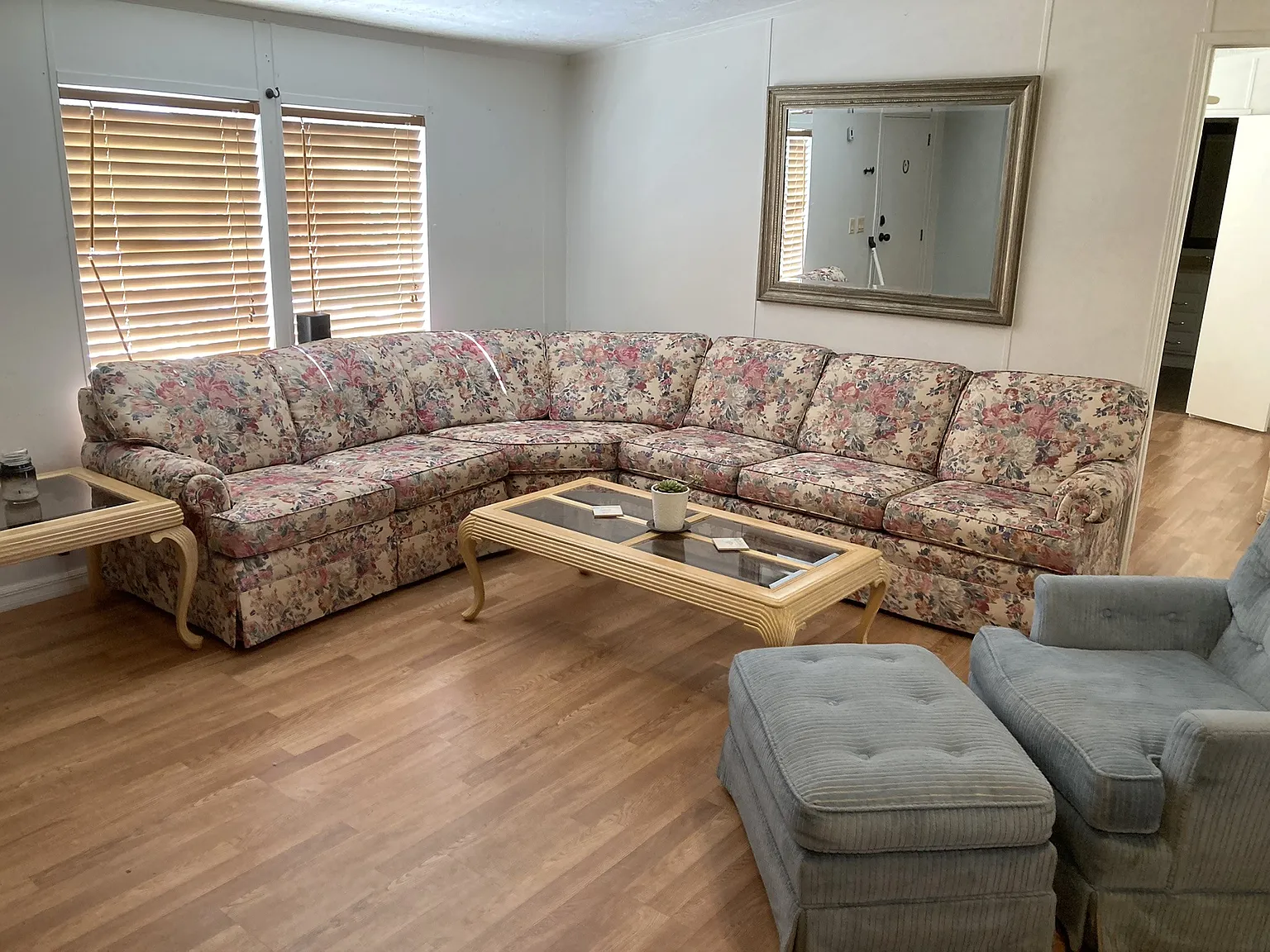 3 bed, 2.0 bath, 1352 sqft, $1,900 — Photo 3