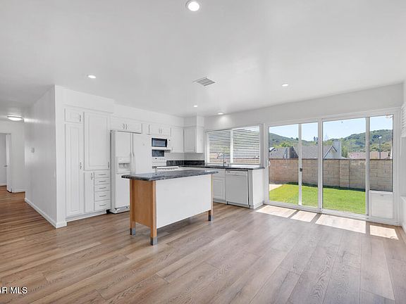 4th image of 526 Fargo St