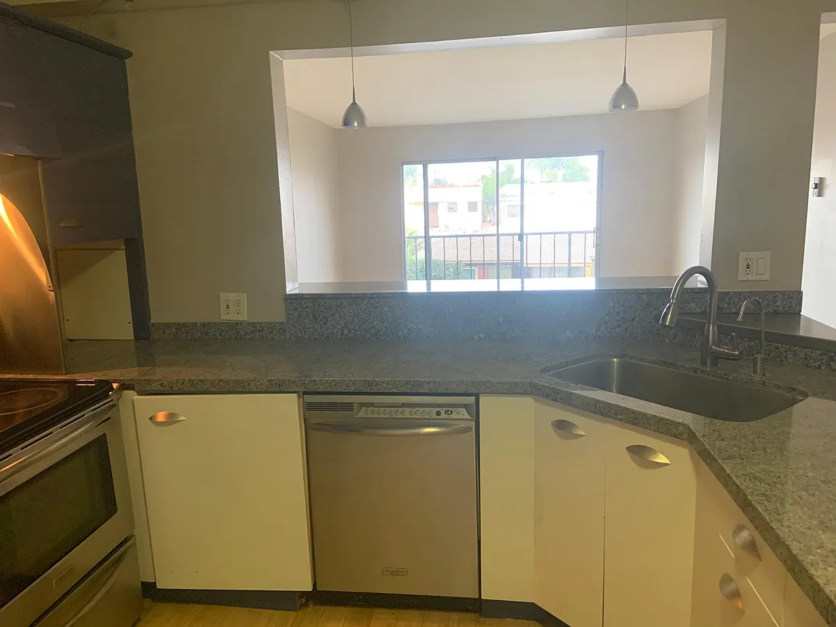 Building Photo - 185 Quincy Ave #202