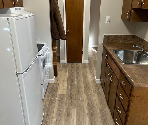 5th image of 10634 80th Ave NW