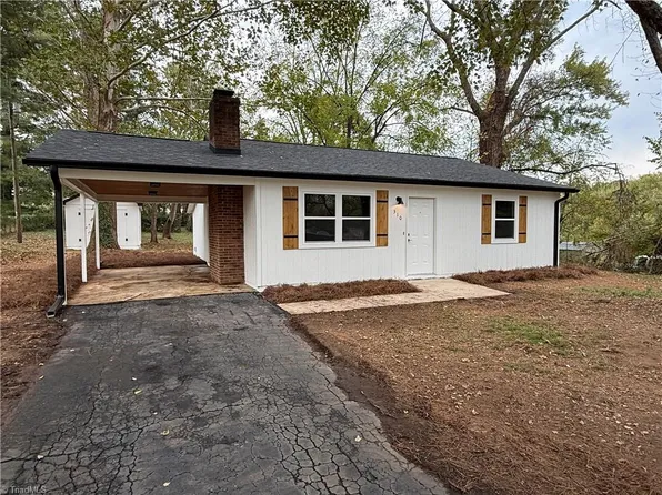 310 Cedardale Ln, King, NC 27021