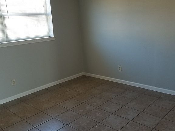 5th image of 718 Demaret Dr #A
