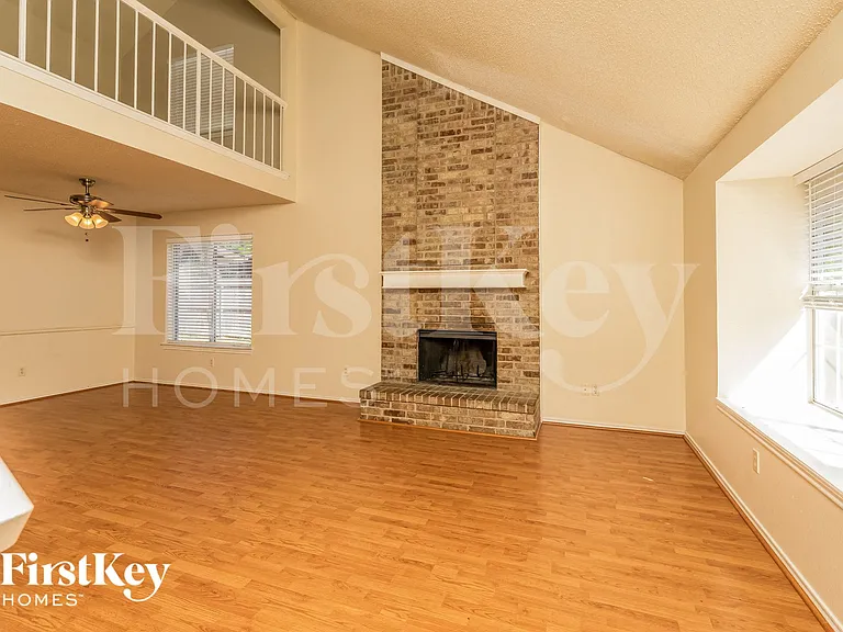 4231 Glen Ridge Dr — Photo 2