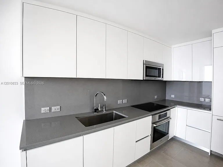 88 SW 7th St #2206 — Photo 12