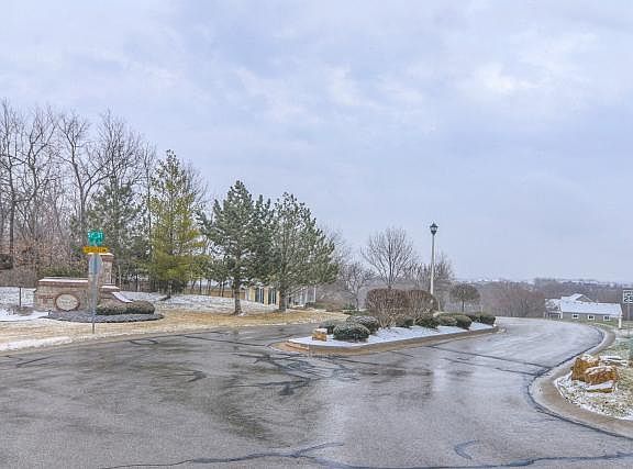 3rd image of 23621 W 51st Ln