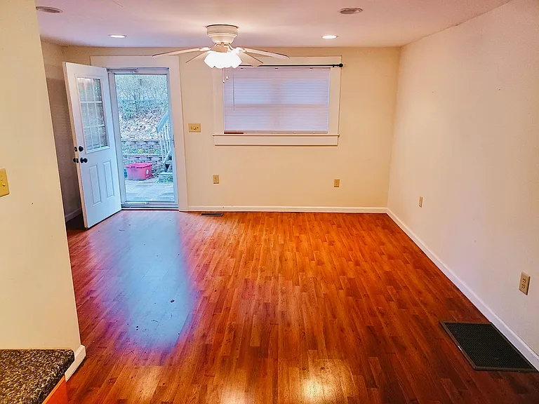 1112 Narrow Ln — Photo 5
