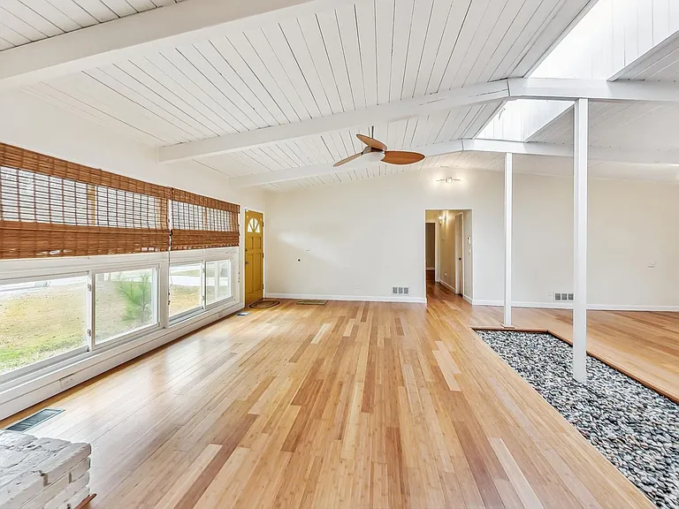3121 Lynnray Dr — Photo 4