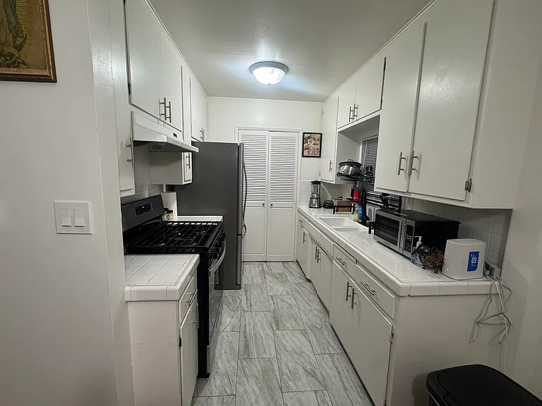 1246 W 23rd St — Photo 3
