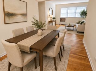 6969 N Ashland Ave #205, Chicago, IL 60626