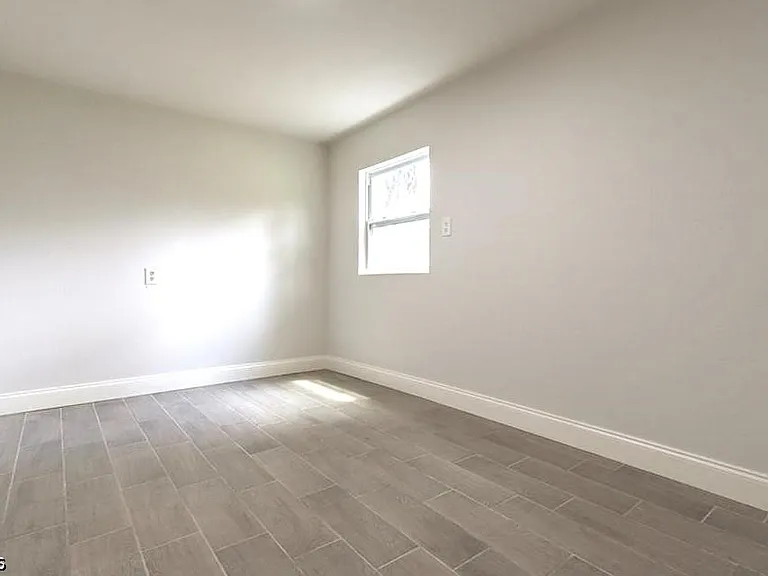 215 Delray Ave — Photo 13
