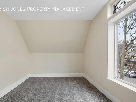 5th image of 109 19th St #2
