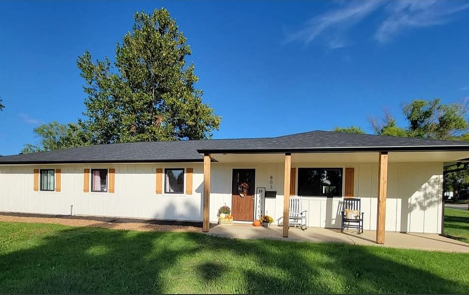 1st image of 803 Park Dr