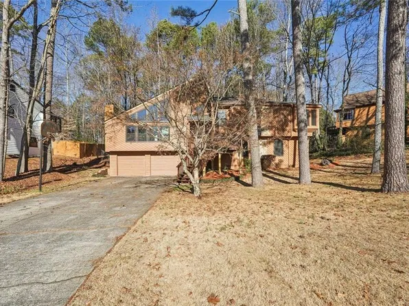 2155 Deep Woods Way, Marietta, GA 30062