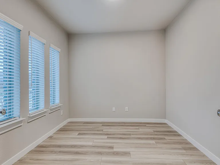 2544 Rambling Rd — Photo 16