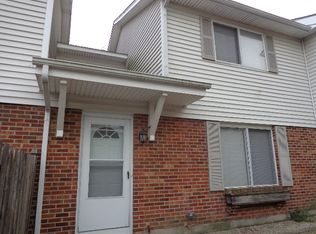 15 Bittersweet Ct, Woodridge, IL 60517
