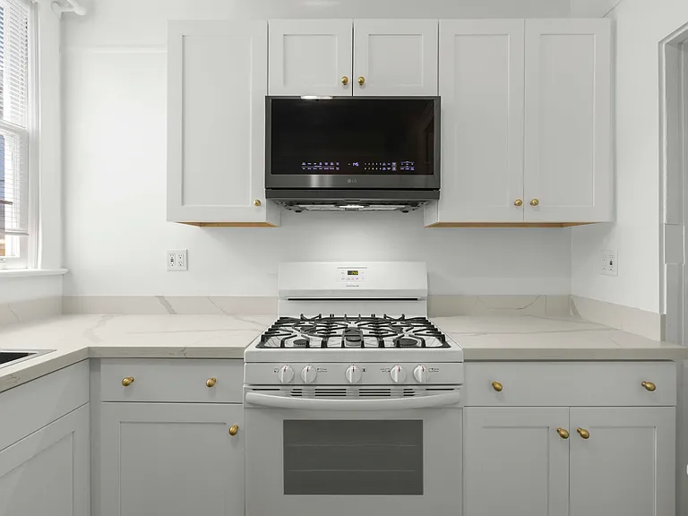 1166 S Van Ness Ave #5 — Photo 17