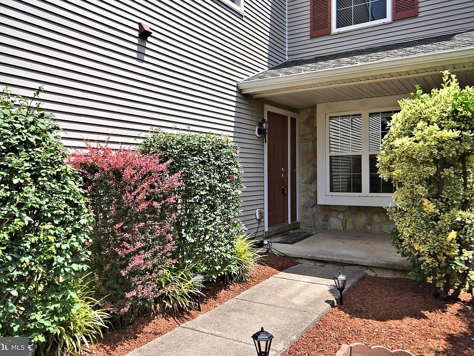1st image of 283 Sequoia Dr