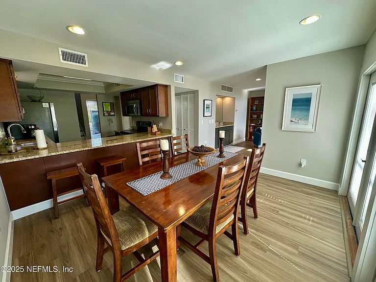 9942 Sawgrass Dr E — Photo 8