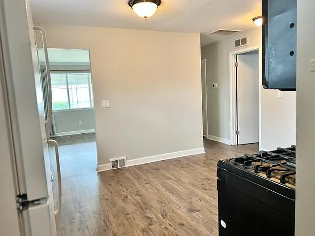 684 E Mapledale Ave — Photo 6