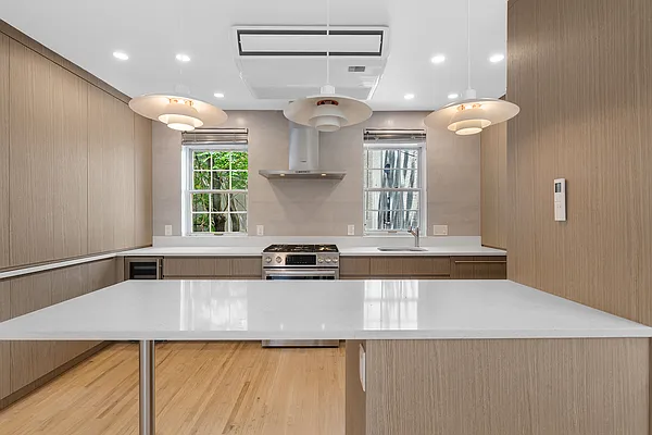 Rented by REAL New York | media 17