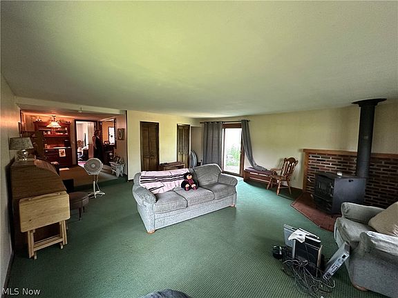 5th image of 15891 Grace St