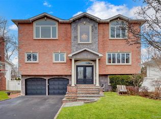 11 Fishermans Drive, Port Washington, NY 11050