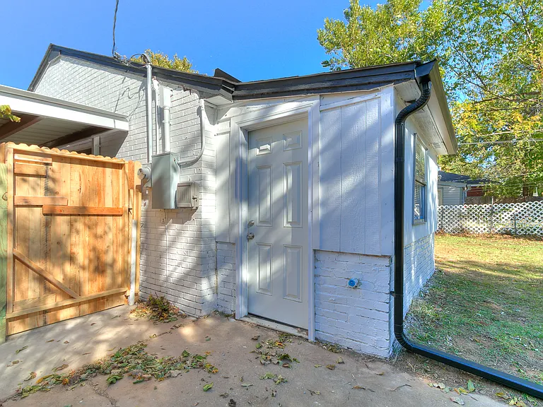 220 E Jacobs Dr — Photo 23