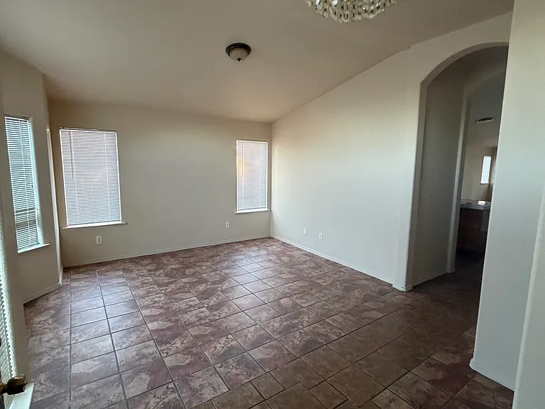5765 N Ivanhoe Ave — Photo 2