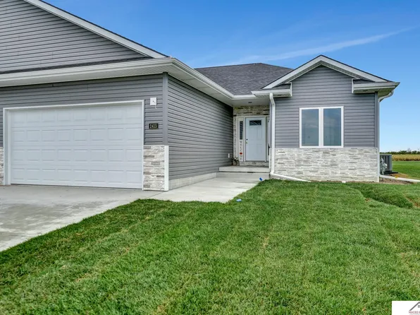 2415 Fairway Dr, Crete, NE 68333